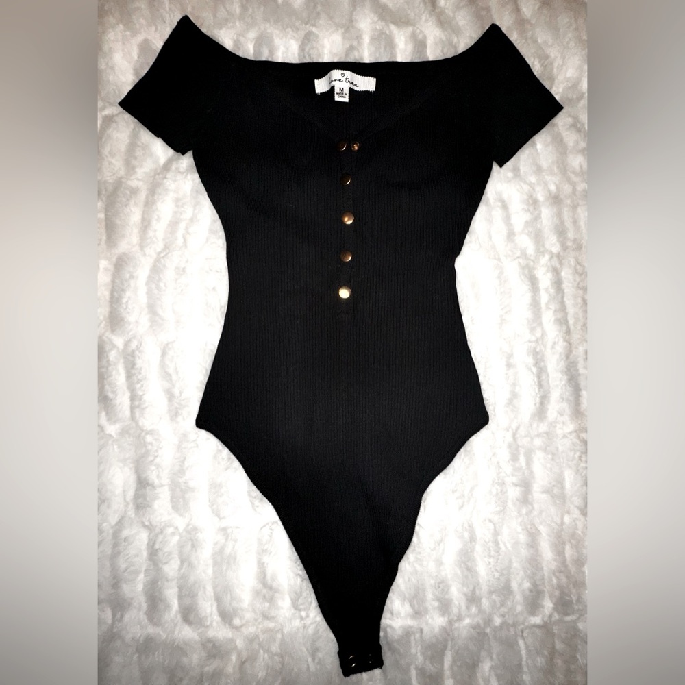 🔥BRAND NEW!!🔥 Black short sleeve bodysuit, button down front, thong style